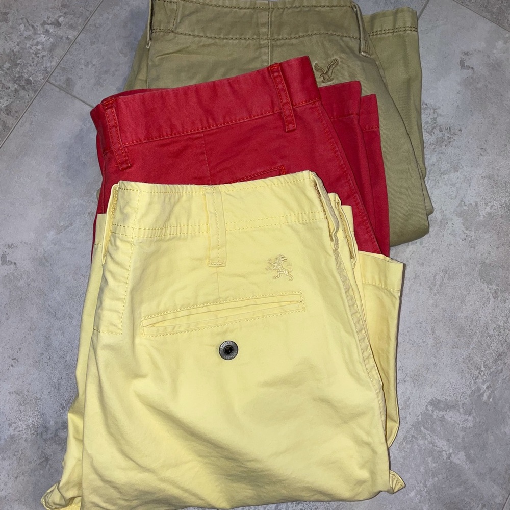 Men’s khaki shorts size 30 (lot of 3 pairs)